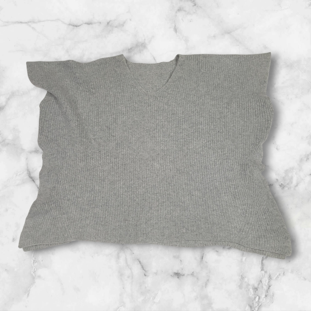 100% Cashmere Sleeveless Poncho One Size Fits All Grey